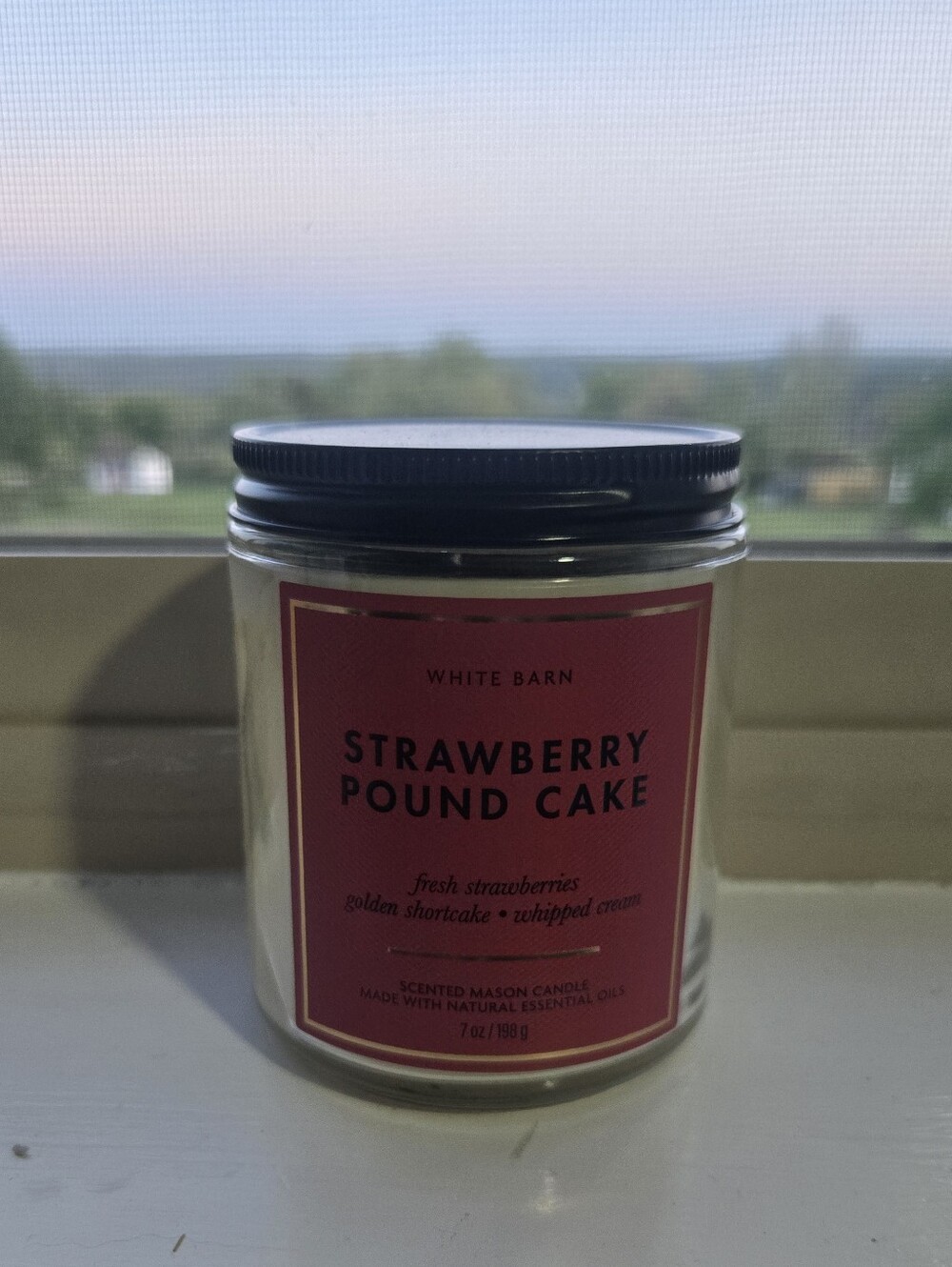 White Barn Bath & Body Works Strawberry Pound Cake Candle
